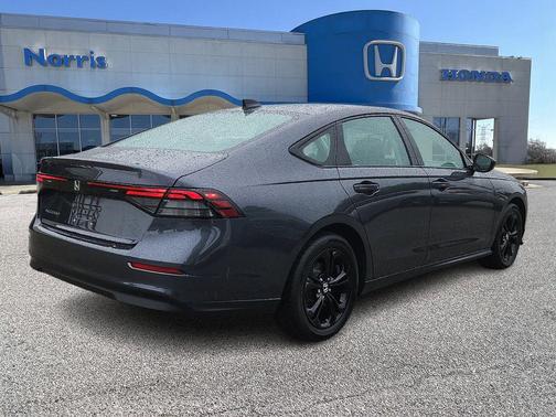 Meteorite Gray Metallic 2025 Honda Accord SE