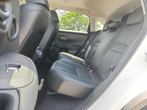 Platinum White Pearl 2027 Honda HR-V EX-L