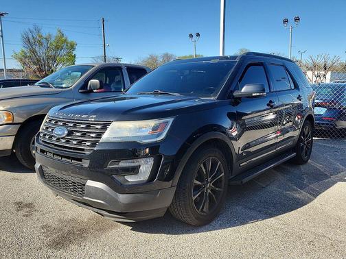 Magnetic Metallic 2017 Ford Explorer XLT