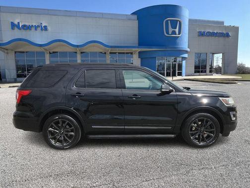 Magnetic Metallic 2017 Ford Explorer XLT