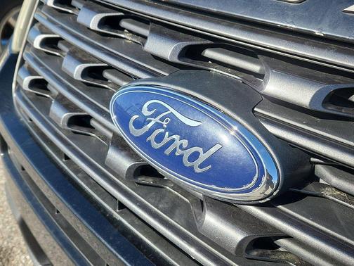 Magnetic Metallic 2017 Ford Explorer XLT