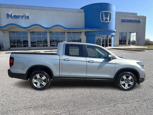 Solar Silver Metallic 2025 Honda Ridgeline RTL