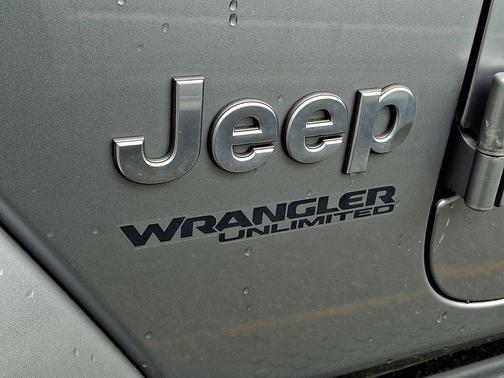 Billet Silver Metallic Clearcoat 2018 Jeep Wrangler Unlimited Sahara