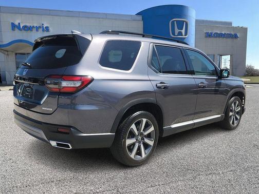 Modern Steel Metallic 2025 Honda Pilot Touring 8-Passenger