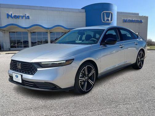 Solar Silver Metallic 2026 Honda Accord SE