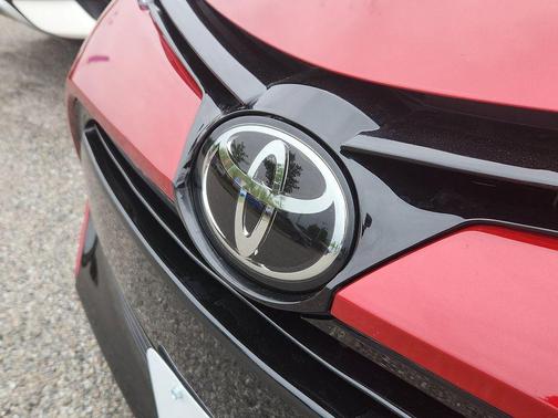 Barcelona Red Metallic 2018 Toyota Corolla LE