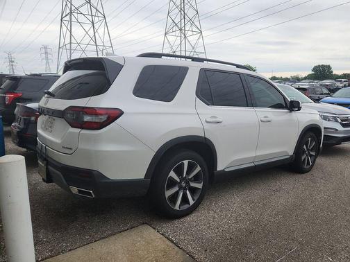 Platinum White Pearl 2024 Honda Pilot Touring 8-Passenger