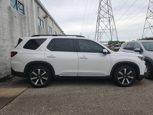 Platinum White Pearl 2024 Honda Pilot Touring 8-Passenger