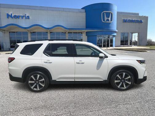 Platinum White Pearl 2024 Honda Pilot Touring 8-Passenger