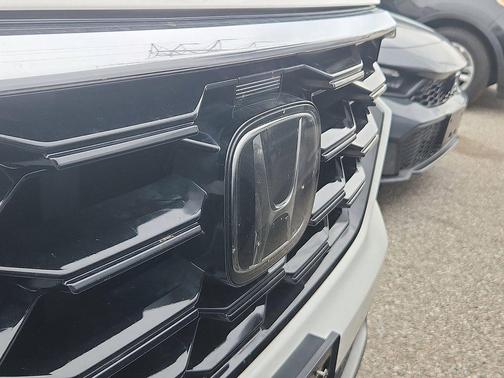 Platinum White Pearl 2024 Honda Pilot Touring 8-Passenger