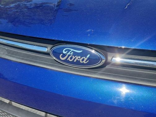 Deep Impact Blue 2016 Ford Escape SE