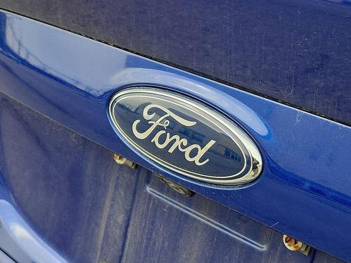Deep Impact Blue 2016 Ford Escape SE