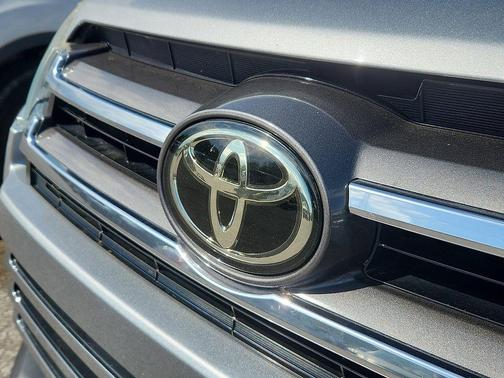 Celestial Silver Metallic 2017 Toyota Highlander Limited