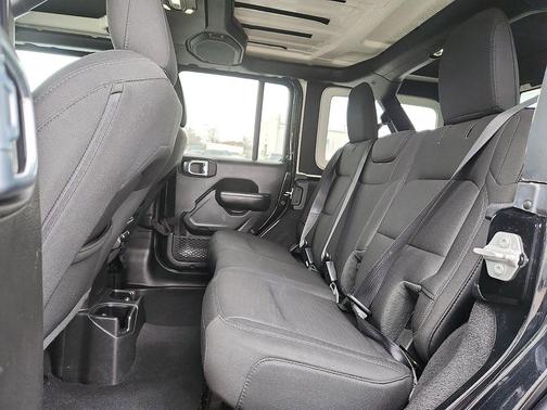 Black Clearcoat 2021 Jeep Wrangler Unlimited Sport Altitude