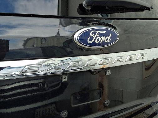 Tuxedo Black Metallic 2015 Ford Explorer XLT