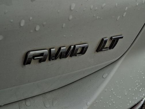 Summit White 2018 Chevrolet Equinox LT