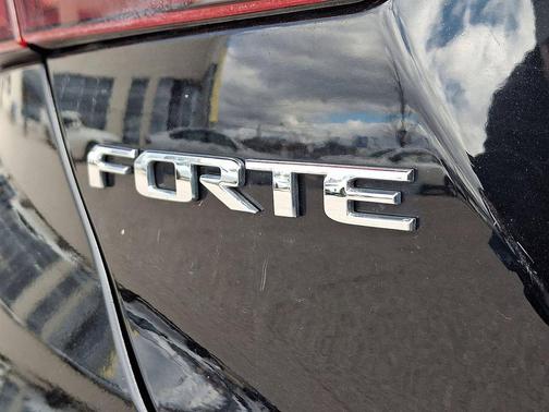 Aurora Black 2019 Kia Forte LXS