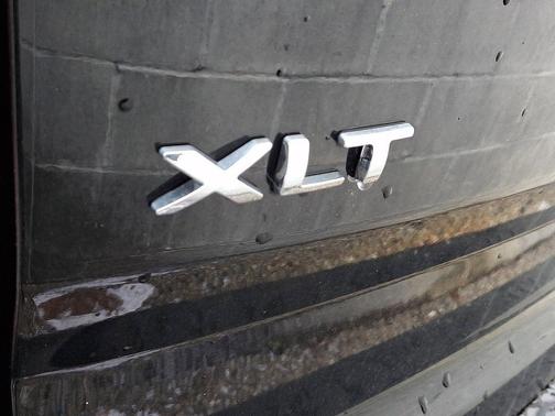 Tuxedo Black Metallic 2015 Ford Explorer XLT