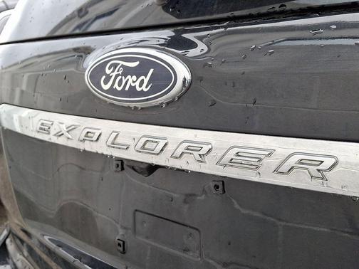 Tuxedo Black Metallic 2015 Ford Explorer XLT