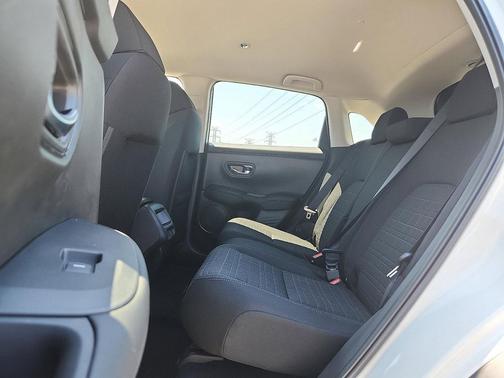 Platinum White Pearl 2027 Honda HR-V LX