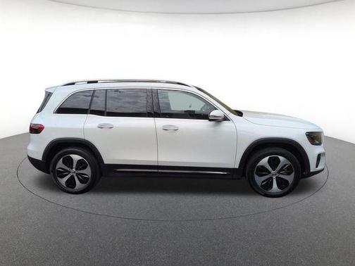 Polar White 2026 Mercedes-Benz GLB 250 4MATIC