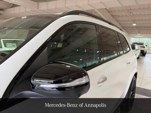 MANUFAKTUR Moonlight White Metallic 2025 Mercedes-Benz AMG GLS 63 Base