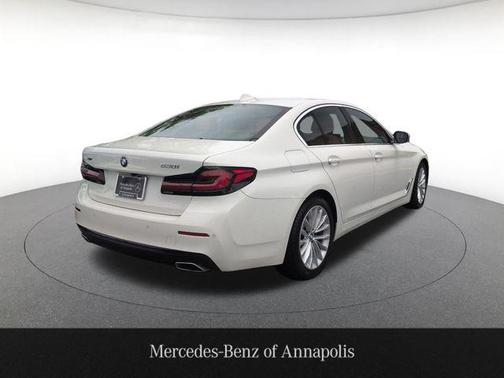 Alpine White 2022 BMW 530 i xDrive