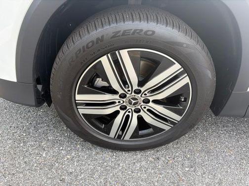 Polar White 2025 Mercedes-Benz EQB 300 4MATIC