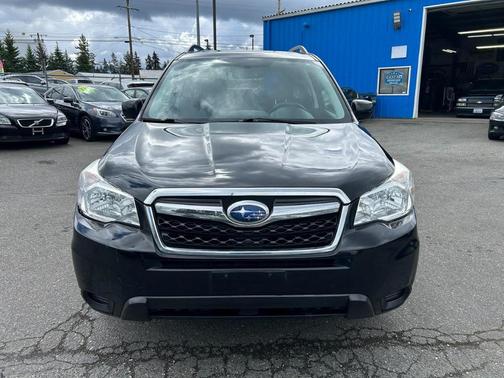 Crystal Black Silica 2014 Subaru Forester 2.5i Premium