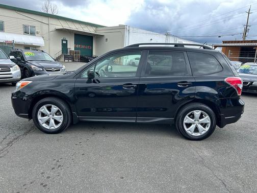 Crystal Black Silica 2014 Subaru Forester 2.5i Premium