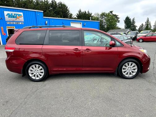 2012 Toyota Sienna XLE