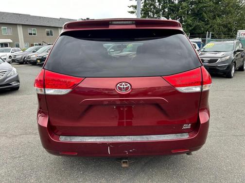 2012 Toyota Sienna XLE