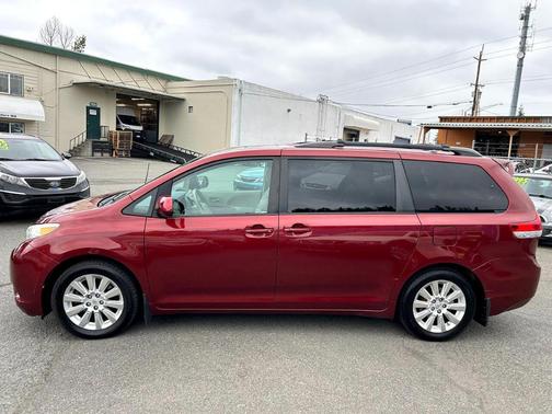 2012 Toyota Sienna XLE