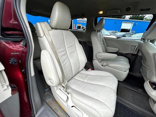 2012 Toyota Sienna XLE