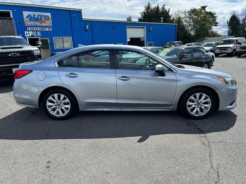Ice Silver Metallic 2016 Subaru Legacy 2.5i Premium