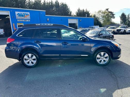 2010 Subaru Outback 2.5i Premium