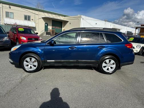 2010 Subaru Outback 2.5i Premium
