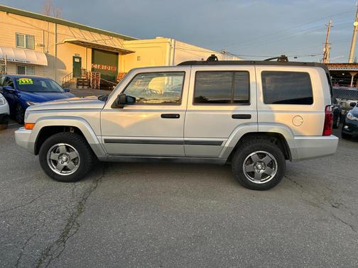 2006 Jeep Commander Base