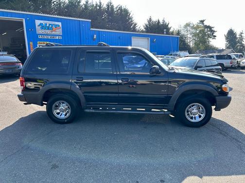 2000 Ford Explorer XLS