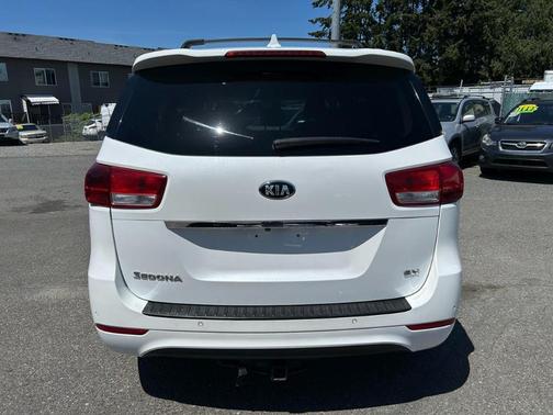 White 2017 Kia Sedona EX
