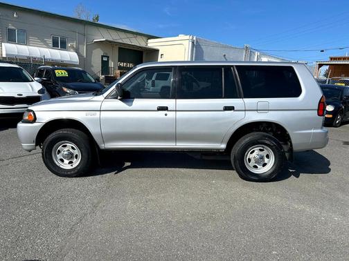 2002 Mitsubishi Montero Sport ES