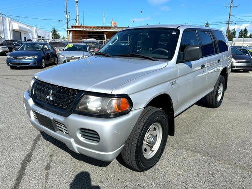 2002 Mitsubishi Montero Sport ES