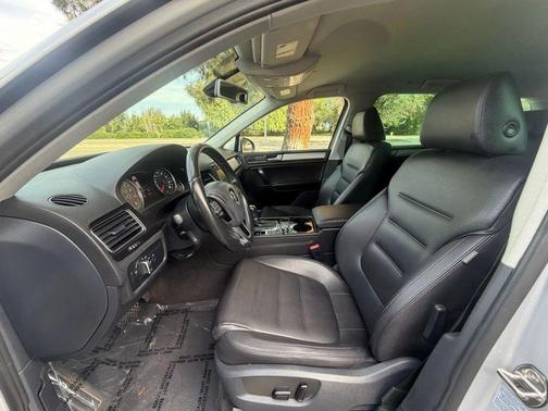 2012 Volkswagen Touareg VR6 Sport