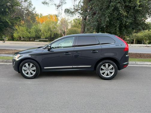 Gray 2016 Volvo XC60 T6 Drive-E Platinum