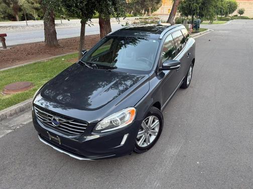 Gray 2016 Volvo XC60 T6 Drive-E Platinum