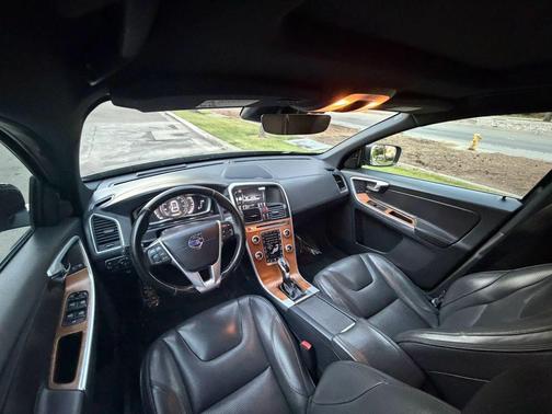 Gray 2016 Volvo XC60 T6 Drive-E Platinum