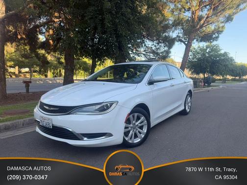 White 2016 Chrysler 200 Limited