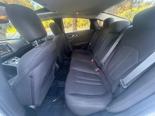 White 2016 Chrysler 200 Limited