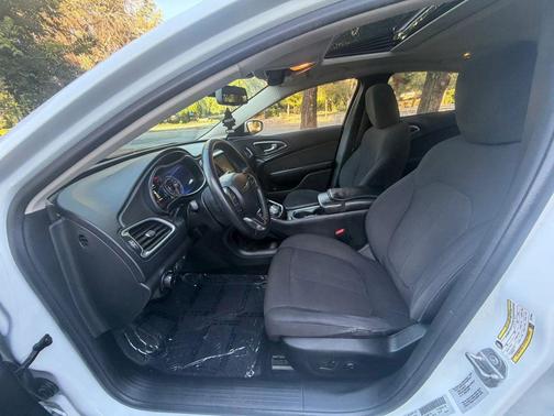 White 2016 Chrysler 200 Limited