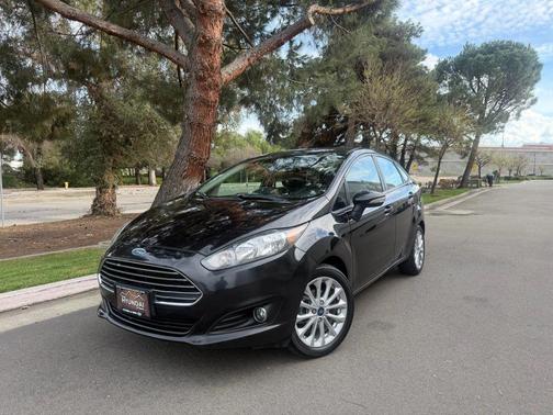 2014 Ford Fiesta SE Sedan 4D